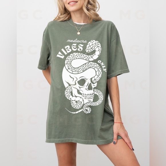 Comfort Colors Mediocre Vibes Skull and Snake Graphic Tee Shirt - Picture 3 of 10